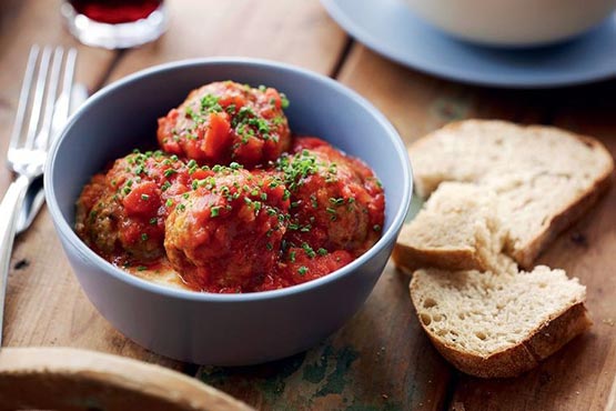 Easy recipes for meatballs . Meatballs with tomato sauce