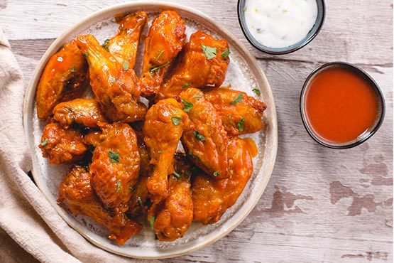 Recipes with chicken wings . Crispy baked chicken wings