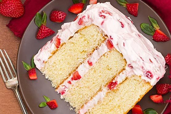 Recipes with whipping cream . Fresh Strawberry Cake