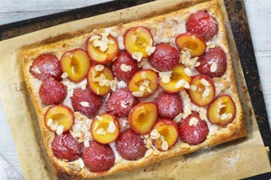 Recipes with plums . Plum & almond pastry