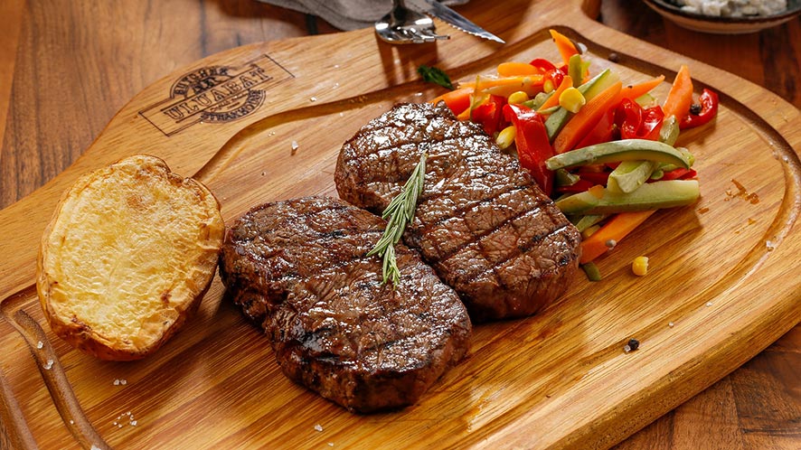 How Top Steakhouse Chefs Create Steak Recipes