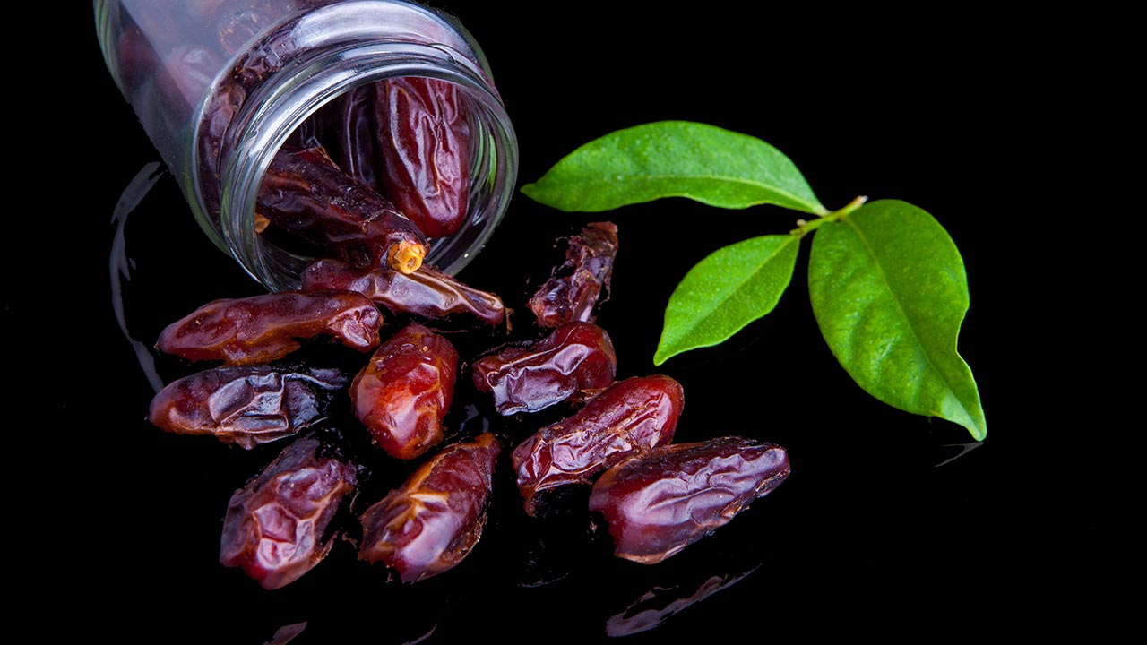 Dates Nutritional Value and 12 Health Benefits